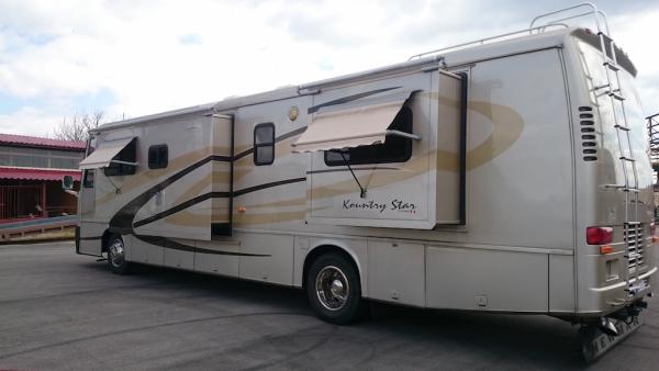 Amerikai luxus lakóbusz